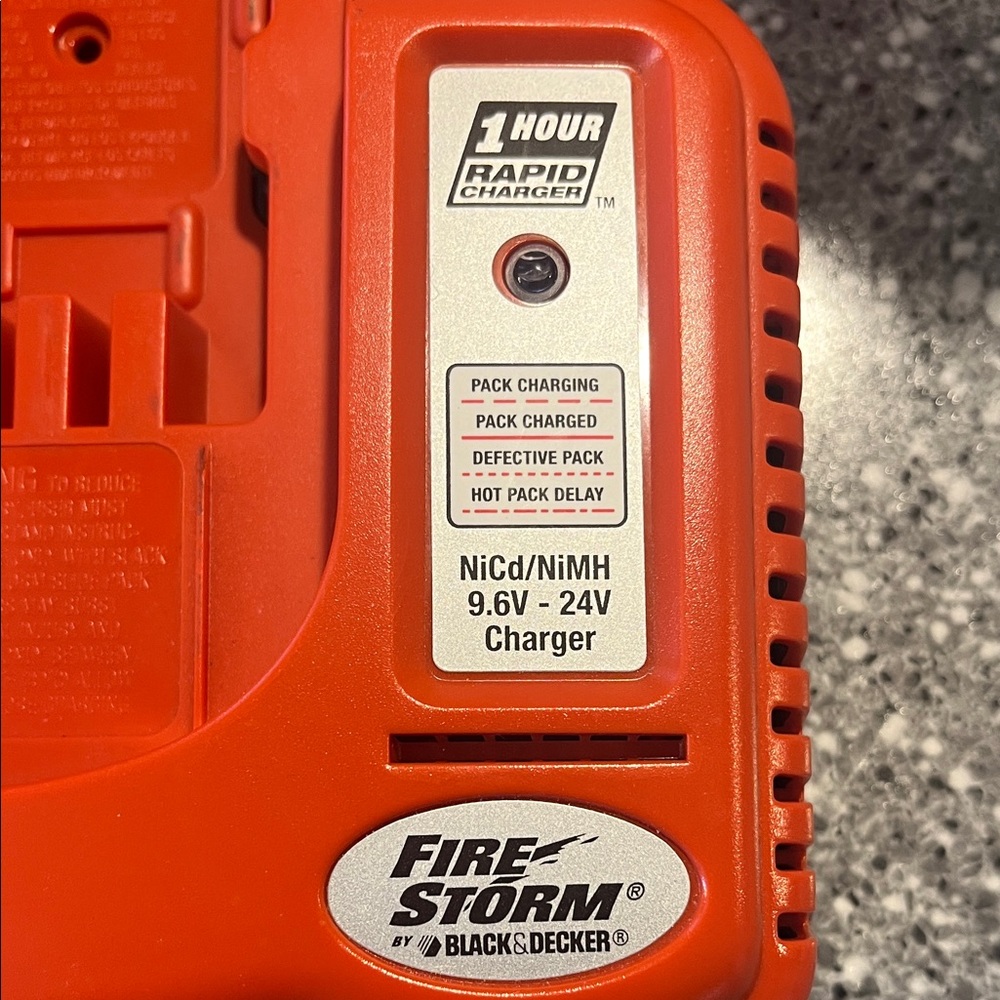 Black & Decker Firestorm Charger with bonus Flashlight - Picture 4 of 5